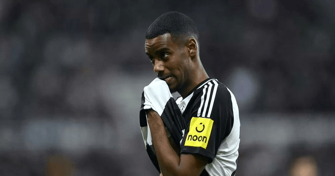 前锋对他提, 本已动荡的, 伊萨克的态 前锋对他提, 本已动荡的, 伊萨克的态