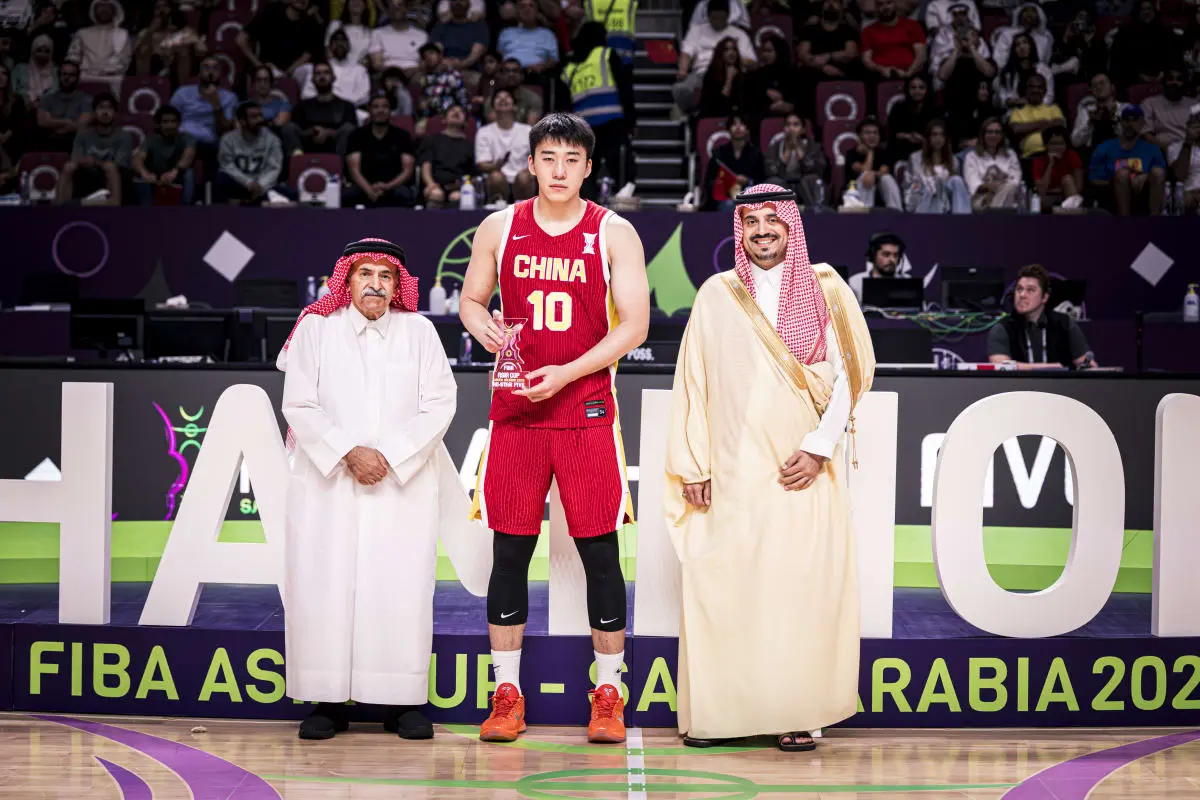 己的持球进, 王俊杰在比 己的持球进, 王俊杰在比