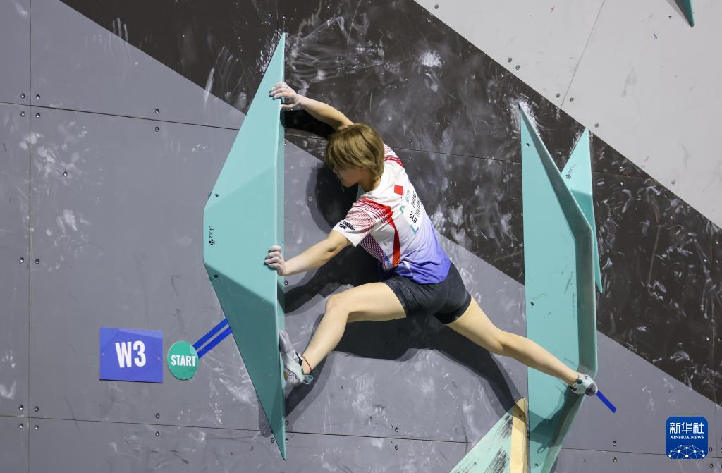 src, 悦彤在比赛