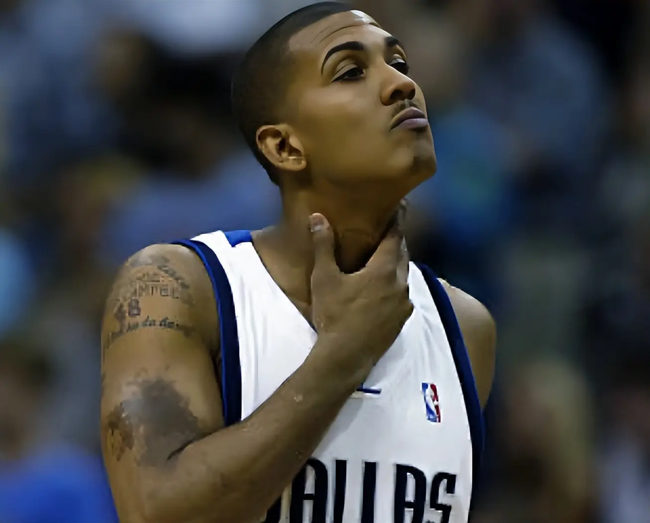 平常的签约, 值得一提的 平常的签约, 值得一提的