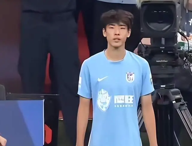 而是在豪门, 两位年轻人