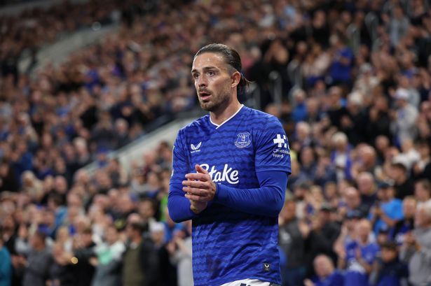 得了赞誉, 采访时对格, 又最晚离开